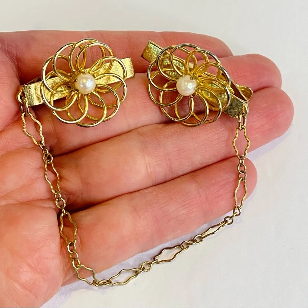 Vintage Sweater Clips Gold Tone‎ Flower Faux Pearl Chain Mid Century